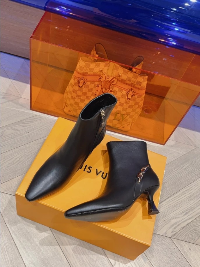 LOUIS VUITTON SPARKLE ANKLE BOOT – WLS001