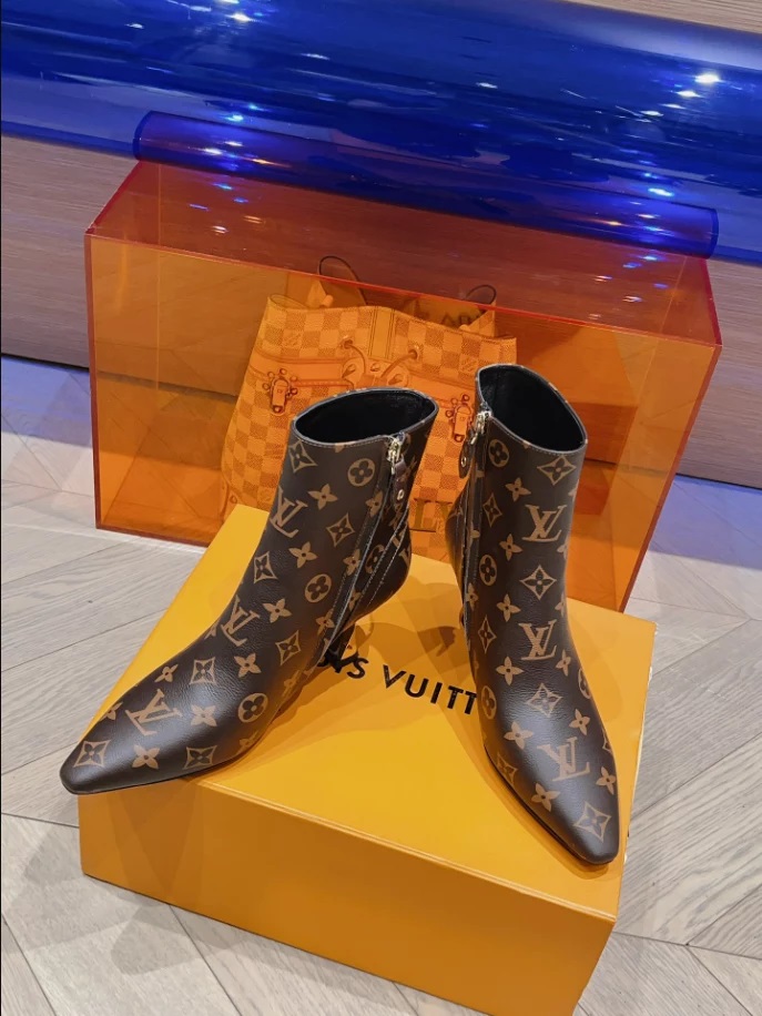 LOUIS VUITTON SPARKLE ANKLE BOOT – WLS004