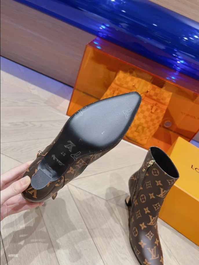 LOUIS VUITTON SPARKLE ANKLE BOOT – WLS004