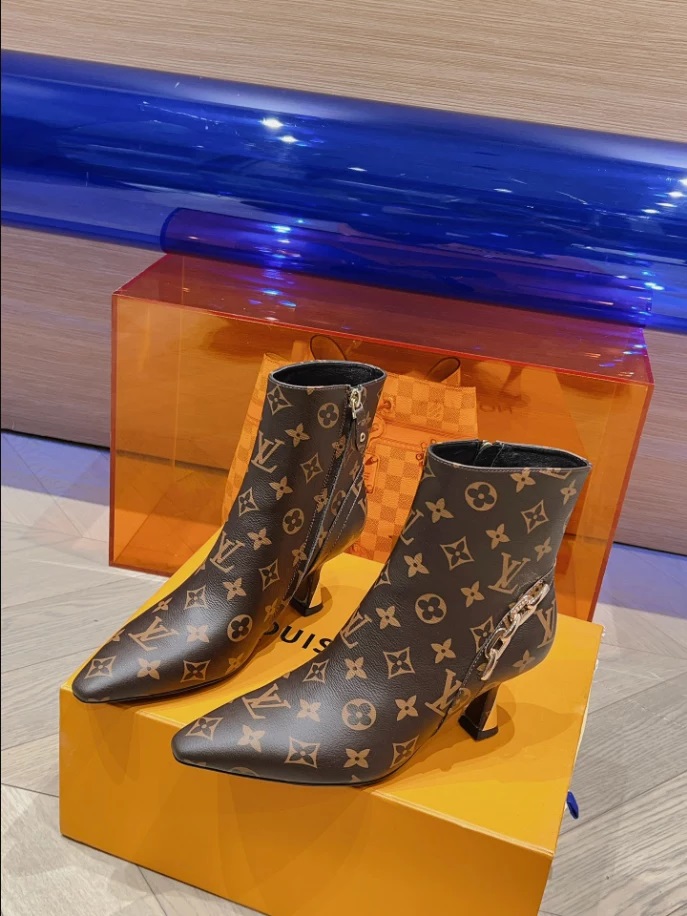 LOUIS VUITTON SPARKLE ANKLE BOOT – WLS004