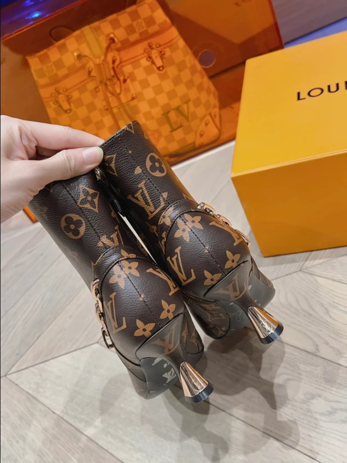 LOUIS VUITTON SPARKLE ANKLE BOOT – WLS004