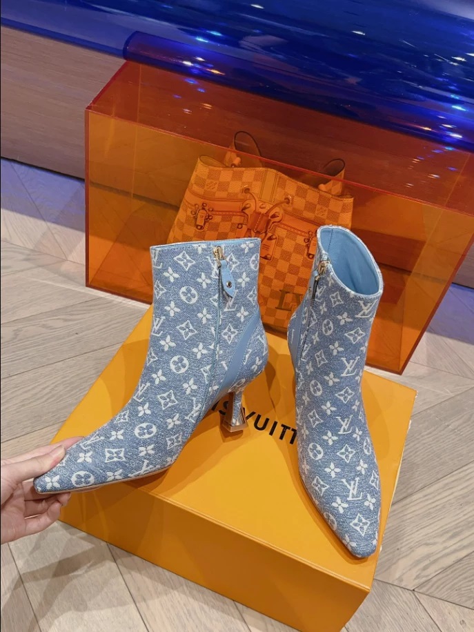 LOUIS VUITTON SPARKLE ANKLE BOOT – WLS005