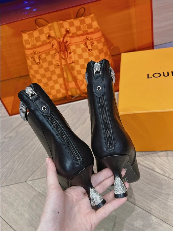 LOUIS VUITTON SPARKLE ANKLE BOOT – WLS006