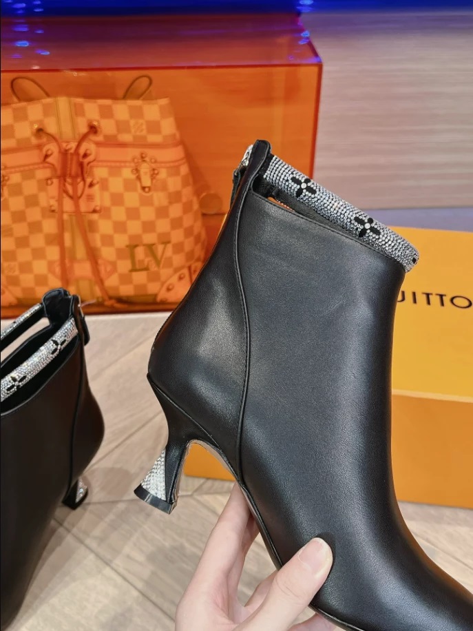 LOUIS VUITTON SPARKLE ANKLE BOOT – WLS006