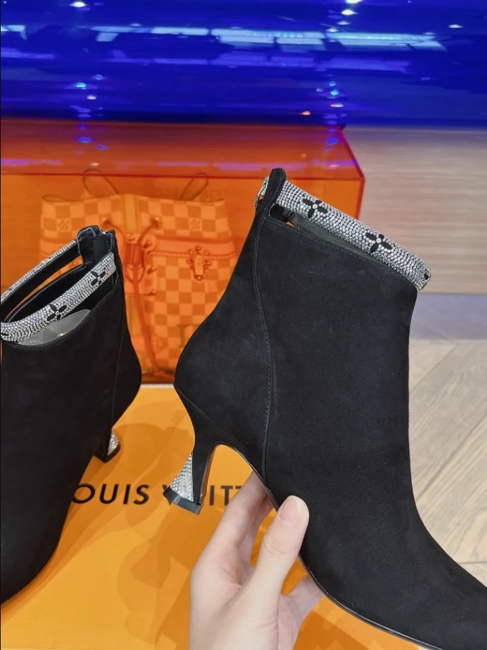 LOUIS VUITTON SPARKLE ANKLE BOOT – WLS008