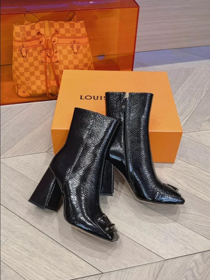 LOUIS VUITTON SHAKE ANKLE BOOT – WLS017