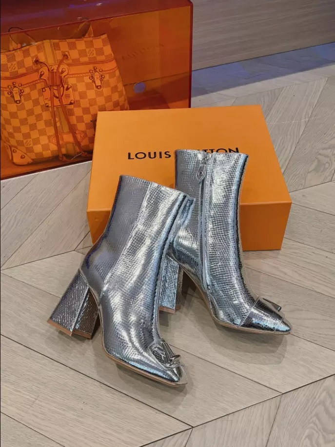 LOUIS VUITTON SHAKE ANKLE BOOT – WLS018