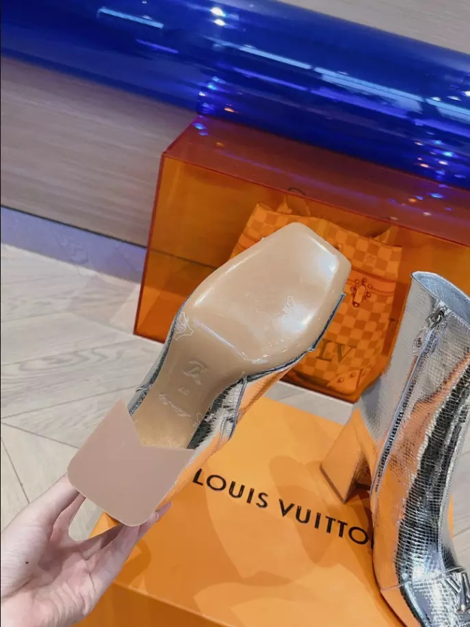 LOUIS VUITTON SHAKE ANKLE BOOT – WLS018