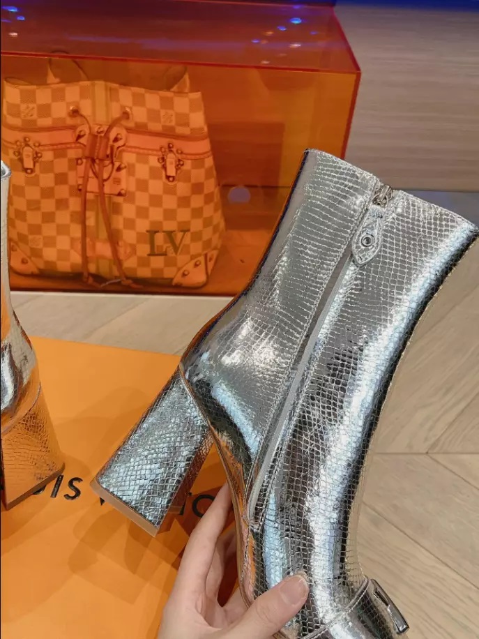 LOUIS VUITTON SHAKE ANKLE BOOT – WLS018