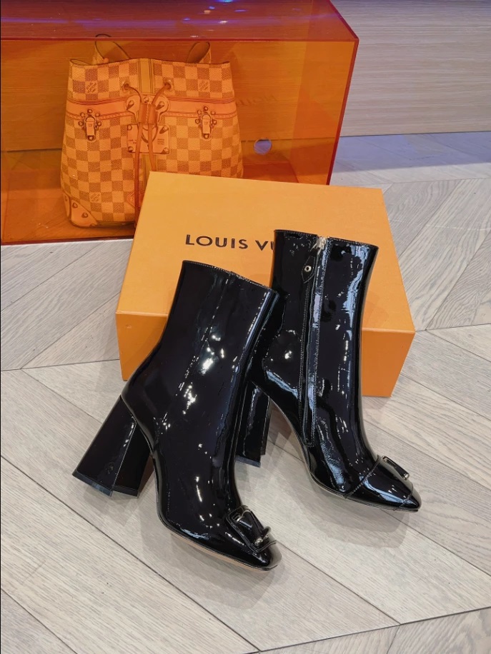 LOUIS VUITTON SHAKE ANKLE BOOT – WLS019