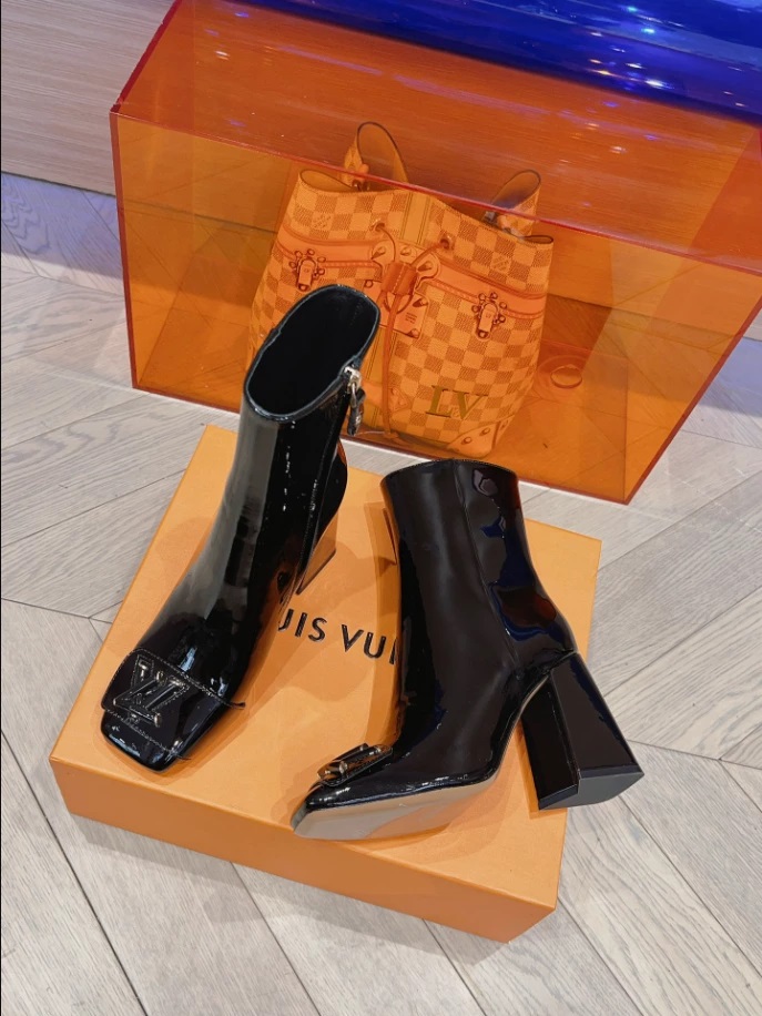 LOUIS VUITTON SHAKE ANKLE BOOT – WLS019