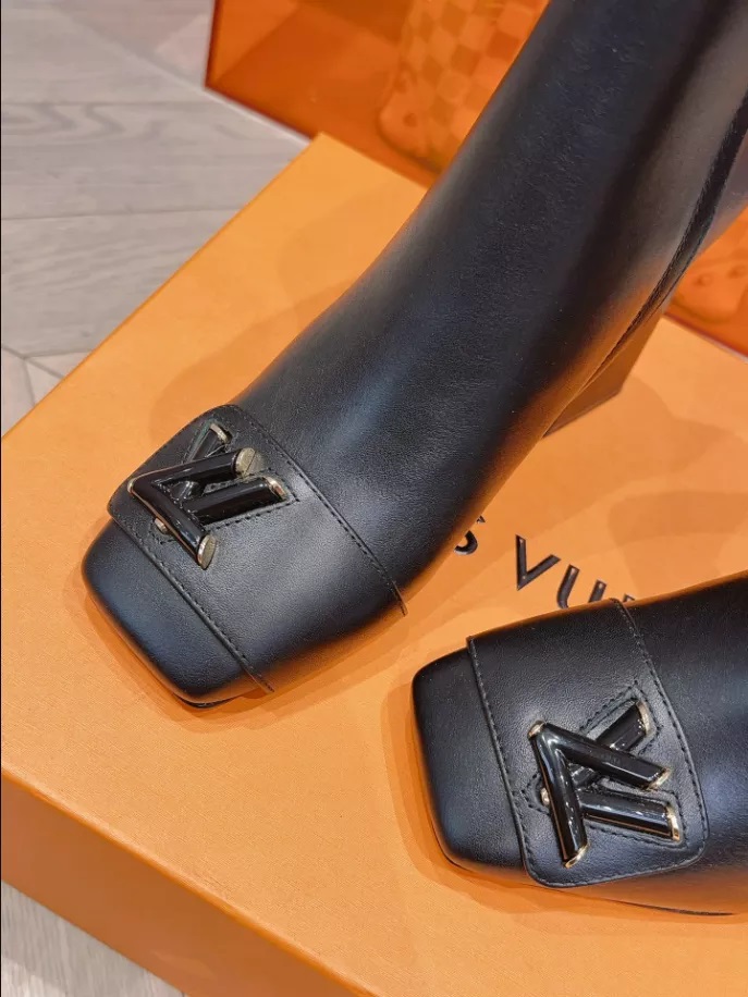 LOUIS VUITTON SHAKE ANKLE BOOT – WLS020