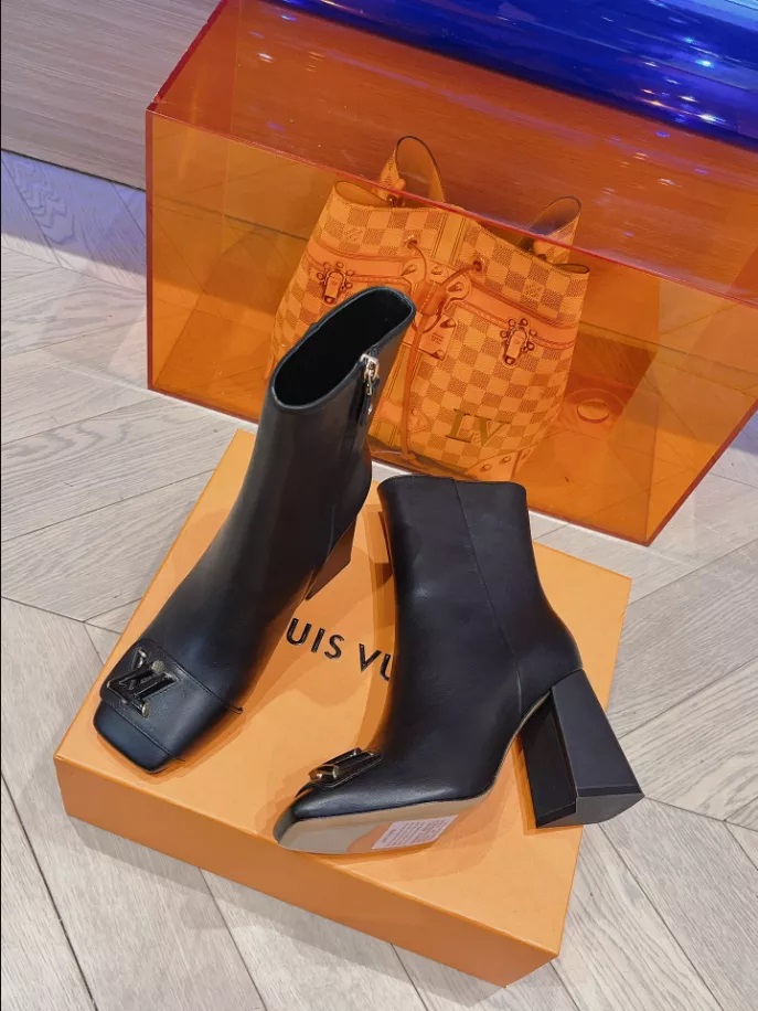 LOUIS VUITTON SHAKE ANKLE BOOT – WLS020