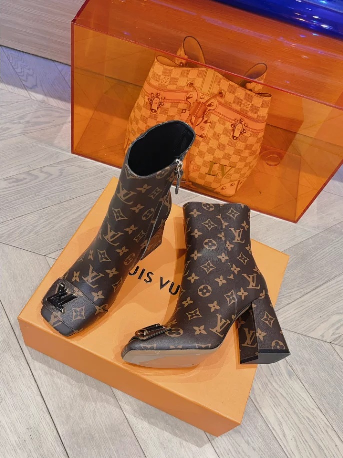 LOUIS VUITTON SHAKE ANKLE BOOT – WLS021