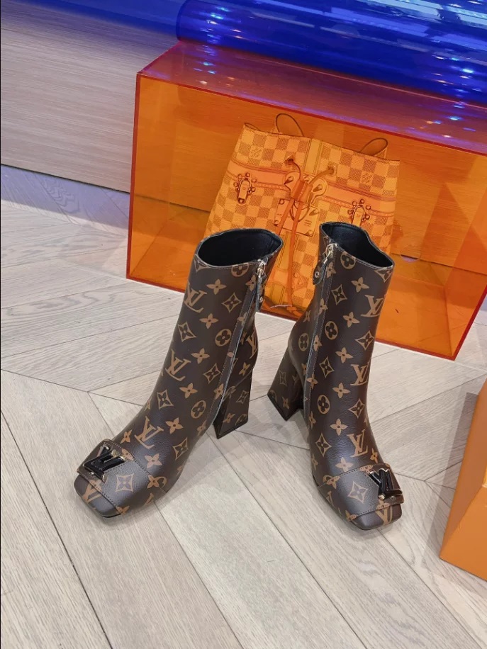 LOUIS VUITTON SHAKE ANKLE BOOT – WLS021