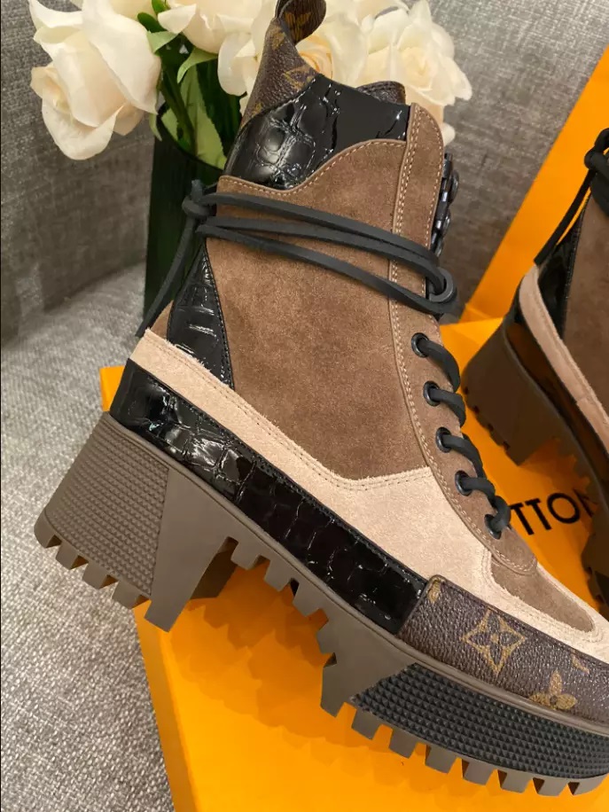 LV LAUREATE PLATFORM DESERT BOOT – WLS028