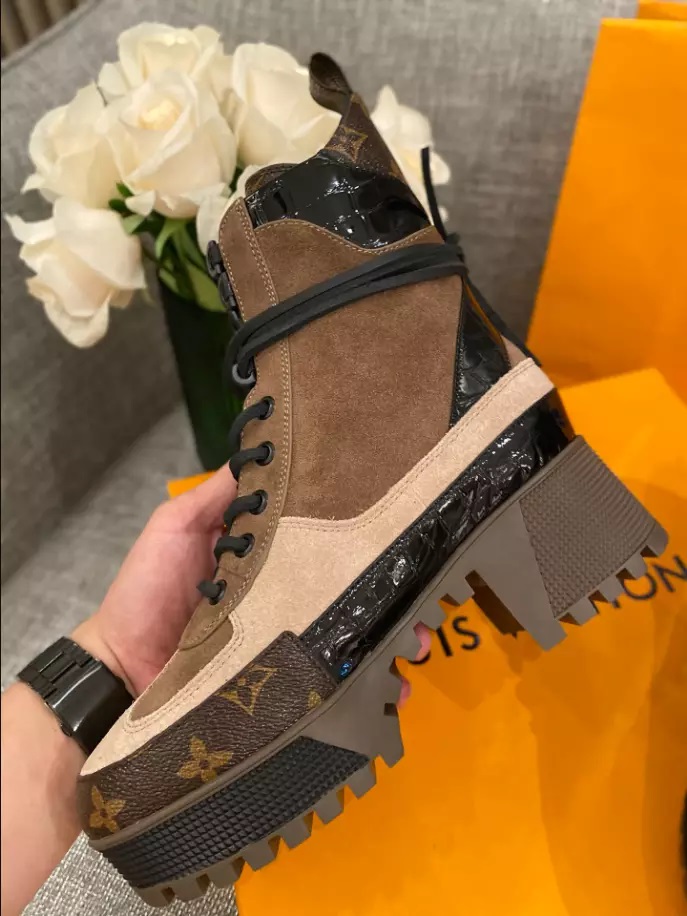 LV LAUREATE PLATFORM DESERT BOOT – WLS028