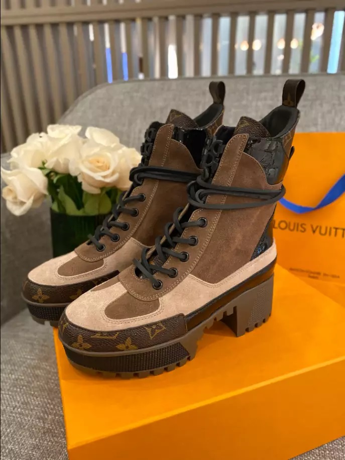 LV LAUREATE PLATFORM DESERT BOOT – WLS028