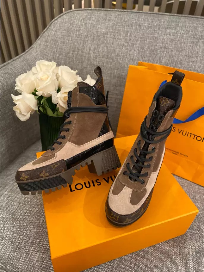 LV LAUREATE PLATFORM DESERT BOOT – WLS028