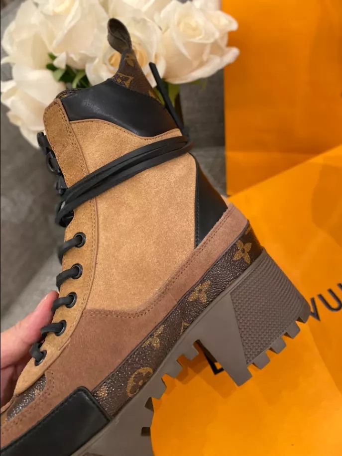 LV LAUREATE PLATFORM DESERT BOOT – WLS029