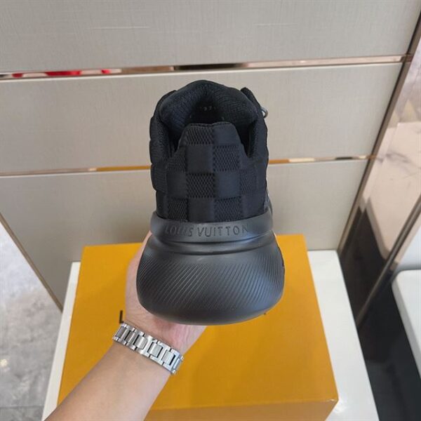 LOUIS VUITTON SHOW UP SNEAKER – LSVT228