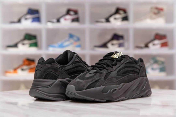  ADIDAS YEEZY BOOST 700 V2 VANTA